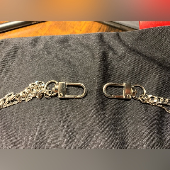 Silver brass knuckle-design safety pin necklace - Picture 2 of 7